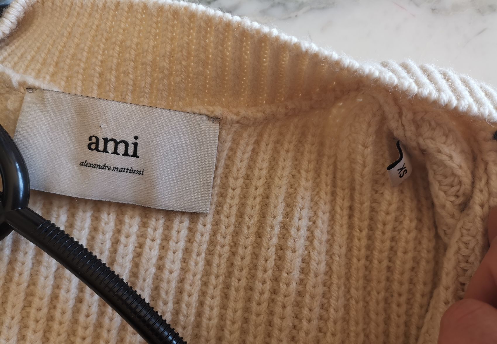 Maglioni & Felpe: AMI Paris, Alexandre Mattiussi Pullunder, Wolle – Nuovo (secondo la descrizione) da Uerikon venduto da pink_flamingo 5