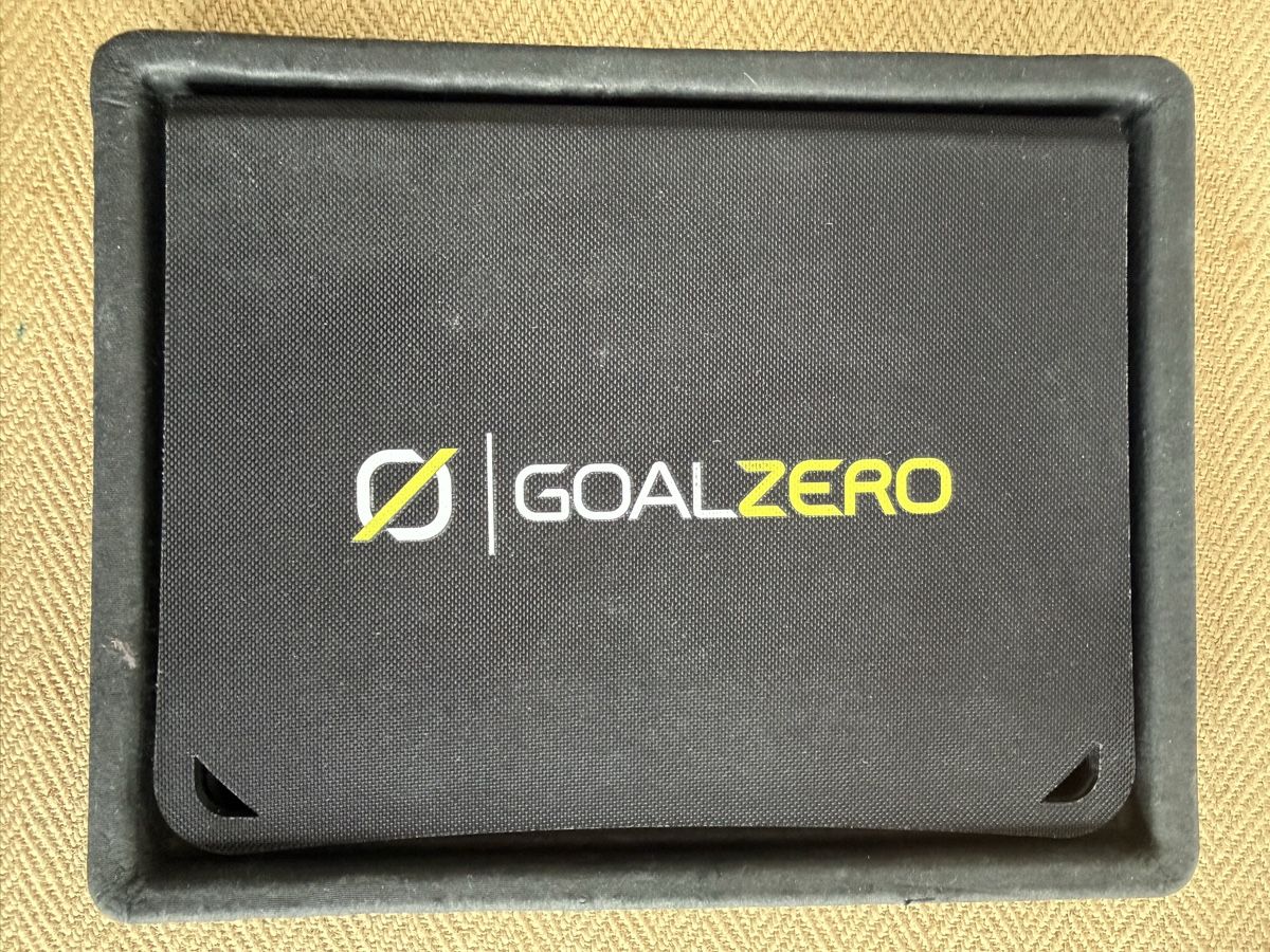 Goal Zero Caricabatterie: Goal Zero Nomad 10 Solar Panel Ladestation – Usato da Konolfingen venduto da petzipetz 2