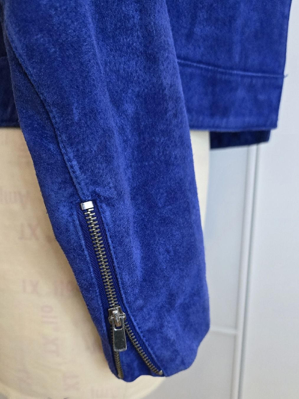 Mango Jacken: Veste NEUVE en daim bleue électrique Mango, taille S – Neu (gemäss Beschreibung) aus Genève von Saleena 4