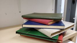 Briefmarkenalbum mit verschiedenen Marken guter Zustand