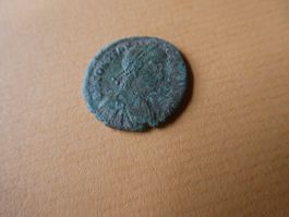 uralte Bronzemünze 18 mm     2.43 g