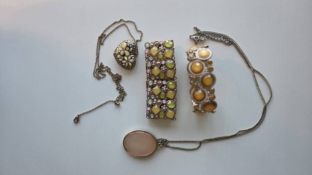 Autres bijoux: Modeschmuck – D'occasion à Bottmingen par san_j2p9
