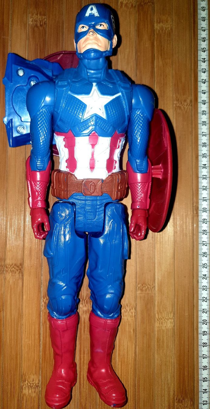 Figuren: Actionfigur Captain America (mit Schild-Rucksack) – Gebraucht aus Zofingen von Barnu21