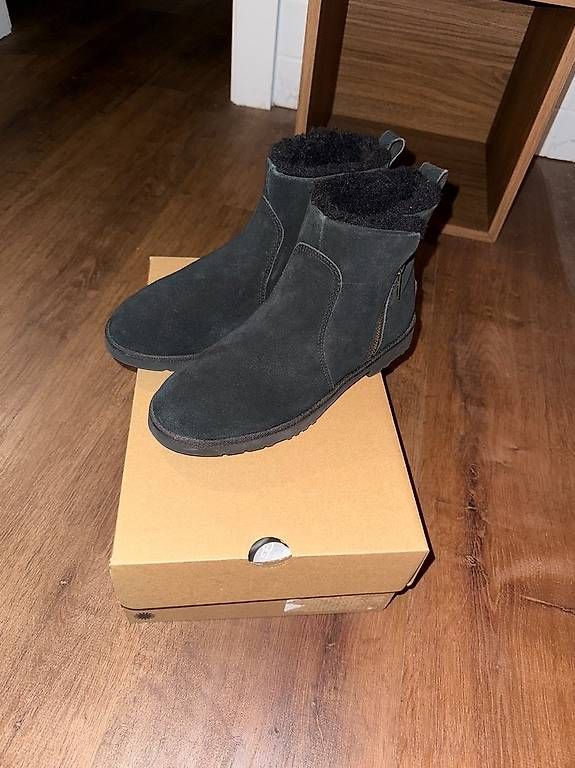 Ugg Scarpe da donna: New UGG ankle boots EUR 39 – Nuovo e nell'imballaggio originale da St-Sulpice VD venduto da juhdu