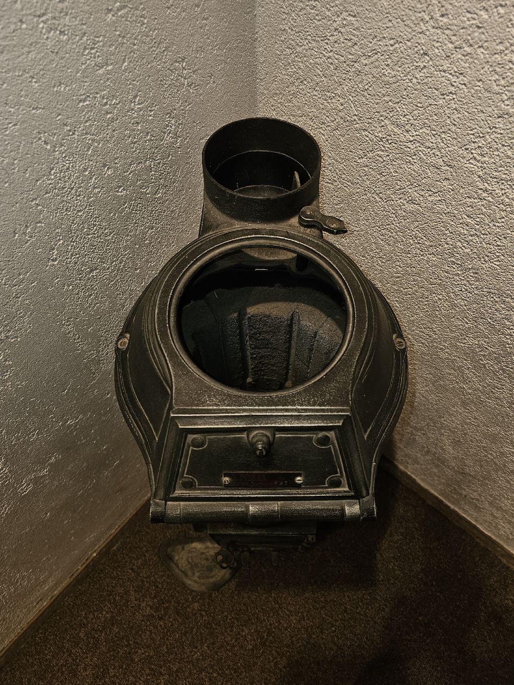 Autres meubles anciens: Sägemehl-/Kanonenofen – D'occasion à Meisterschwanden par Hummer21 1