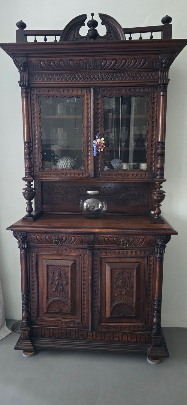 Credenze: Antiker Buffetschrank, dunkles Holz – Usato da Freienbach venduto da Elenaheinz