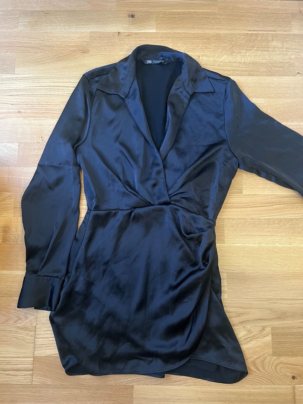 Zara Vestiti: Zara Kleid, schwarz, Satin-Optik, Gr. M – Usato da Bern venduto da sar_56rd 2