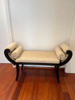 Kleine Sitzbank im Biedermeiner-Stil