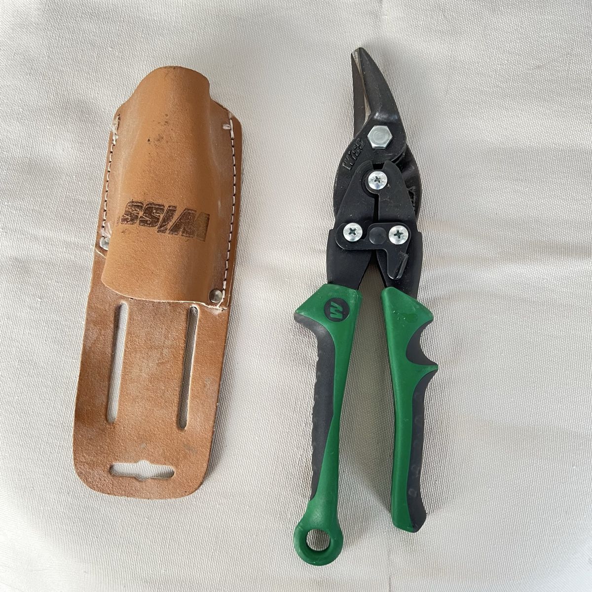 Tutti gli attrezzi: Blechschere Wiss mit Ledertasche gebrauchter Zustand – Nuovo (secondo la descrizione) da Winterthur venduto da Fredy972