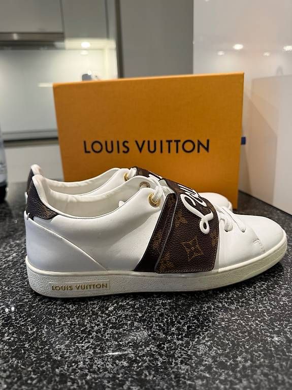 Louis Vuitton Damenschuhe: Louis Vuitton Sneaker Grösse 38 – Gebraucht aus volketswil von Jessicajennifer 3