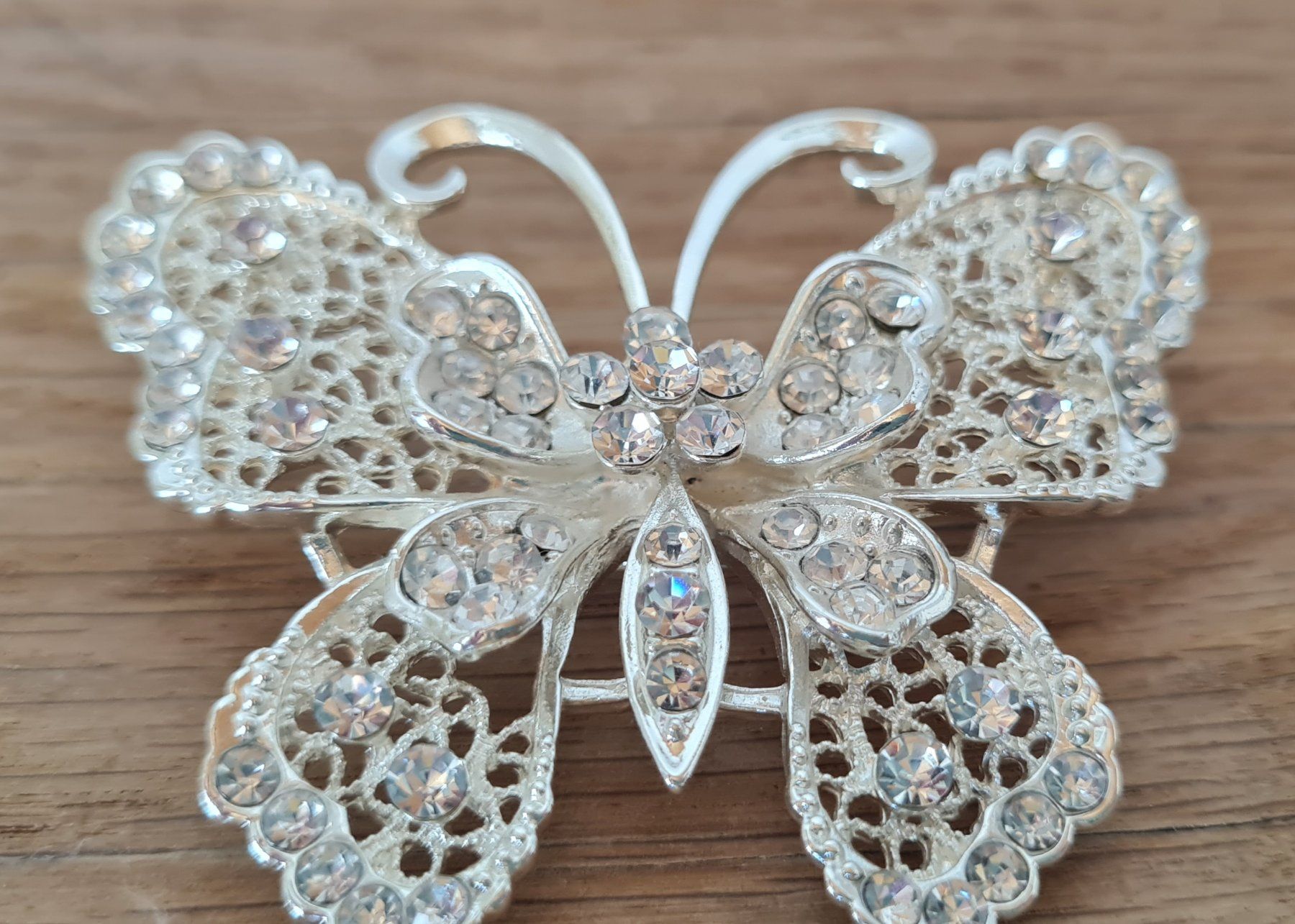 Spille & Fermagli: Hübsche Brosche Schmetterling, versilbert, 7 x 6 cm – Usato da Zürich venduto da IrisA0102