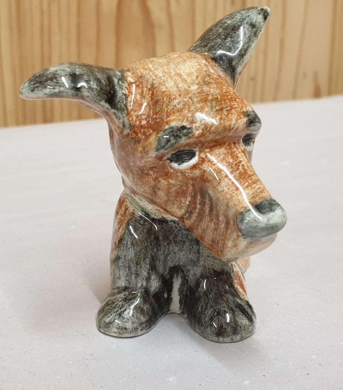 Statuette: Hund nummeriert im Goldscheider Stil – Usato da Emmen venduto da magelan 1