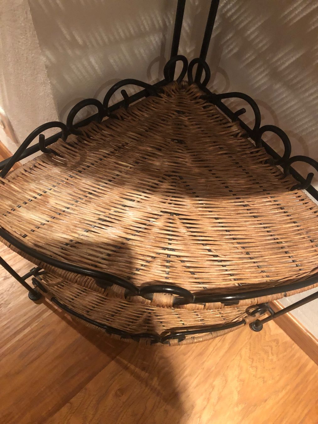 Regale: Etagère d'angle vintage en osier et fer forgé – Gebraucht aus thonex von begochiqui 2