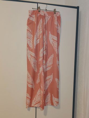 Hose Grösse M rosa mit Blattmuster neu