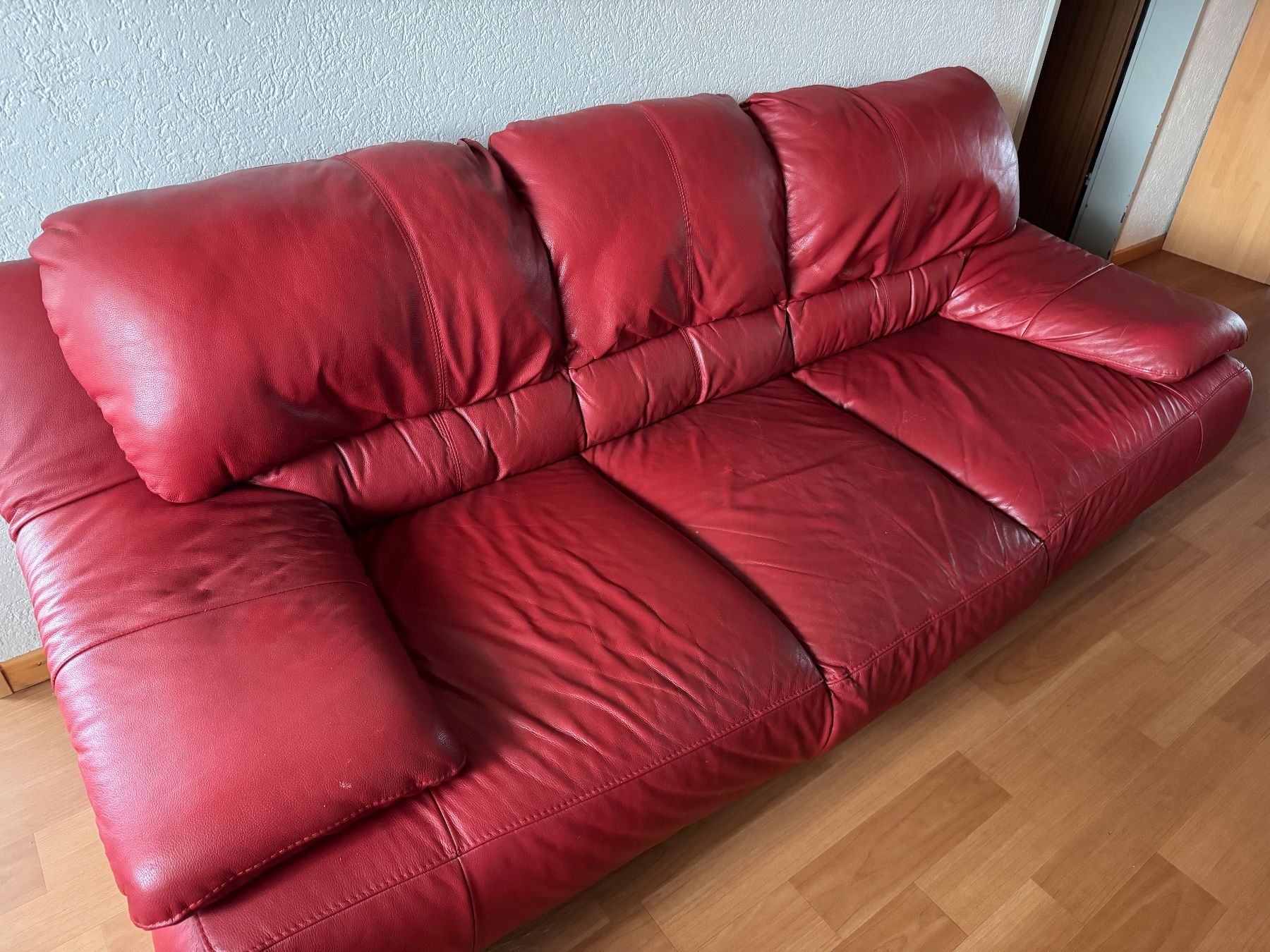 Sofas: 2 rote Ledersofas zu verkaufen – D'occasion à Schöftland par bylela 2