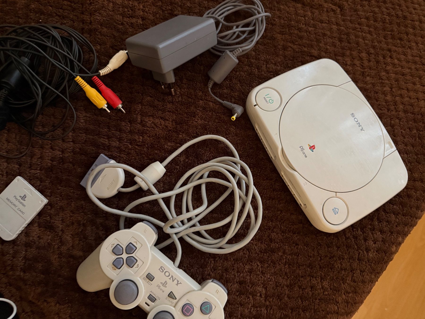 Sony Consoles: Playstation ONE – D'occasion à Neuhausen par xmariposay