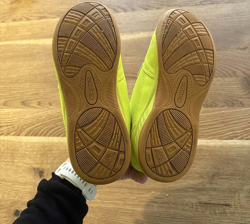 Scarpe per ragazzi: Hallenturnschuhe Gr. 34 – Usato da Langnau im Emmental venduto da EvelineL 2