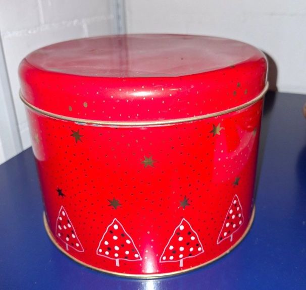 Contenitori & Simili: 2er Set dekorative Guetslidosen, rot & blau – Usato da Weiningen ZH venduto da Annakatharina 1