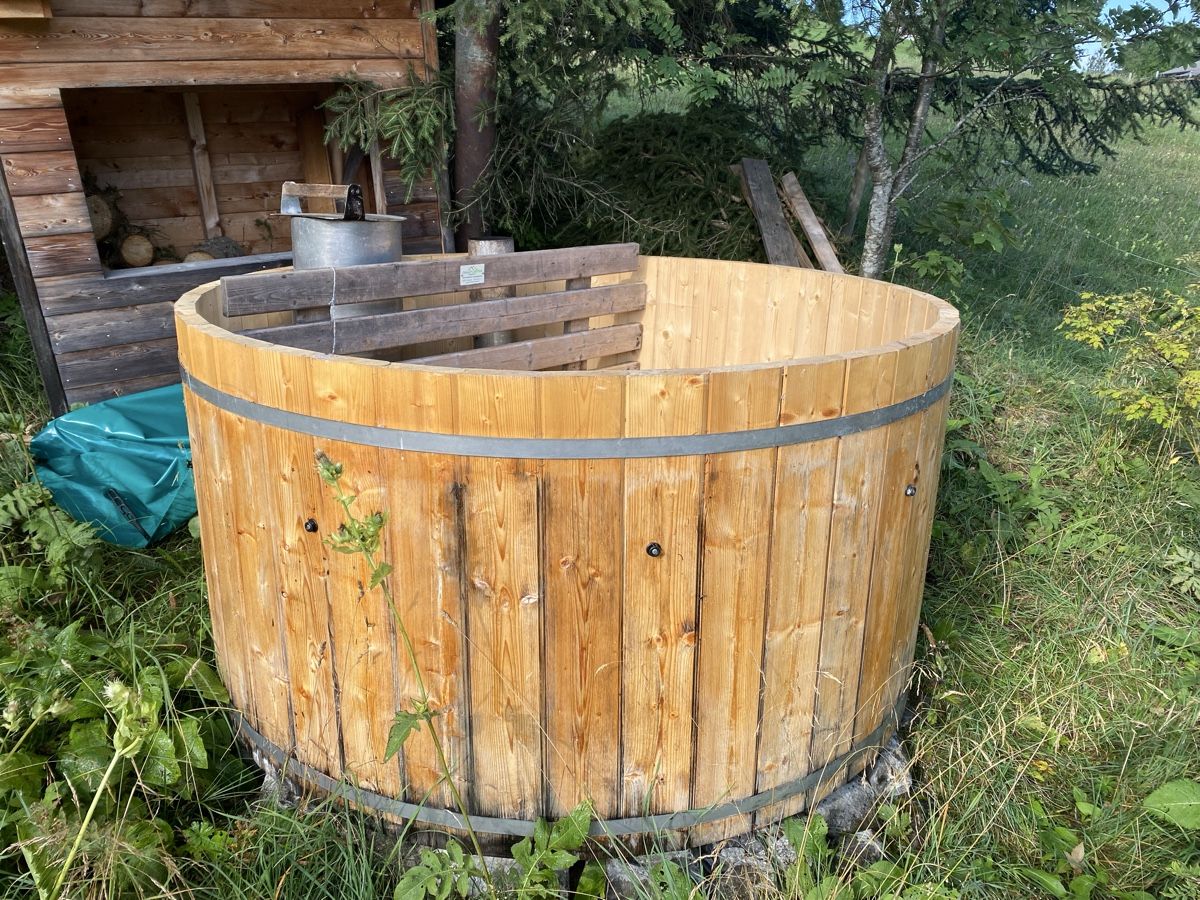Bains à remous: Hot Pot / Badebottich inkl Ofen und Abdeckung – D'occasion à Dietikon par Rumsi10