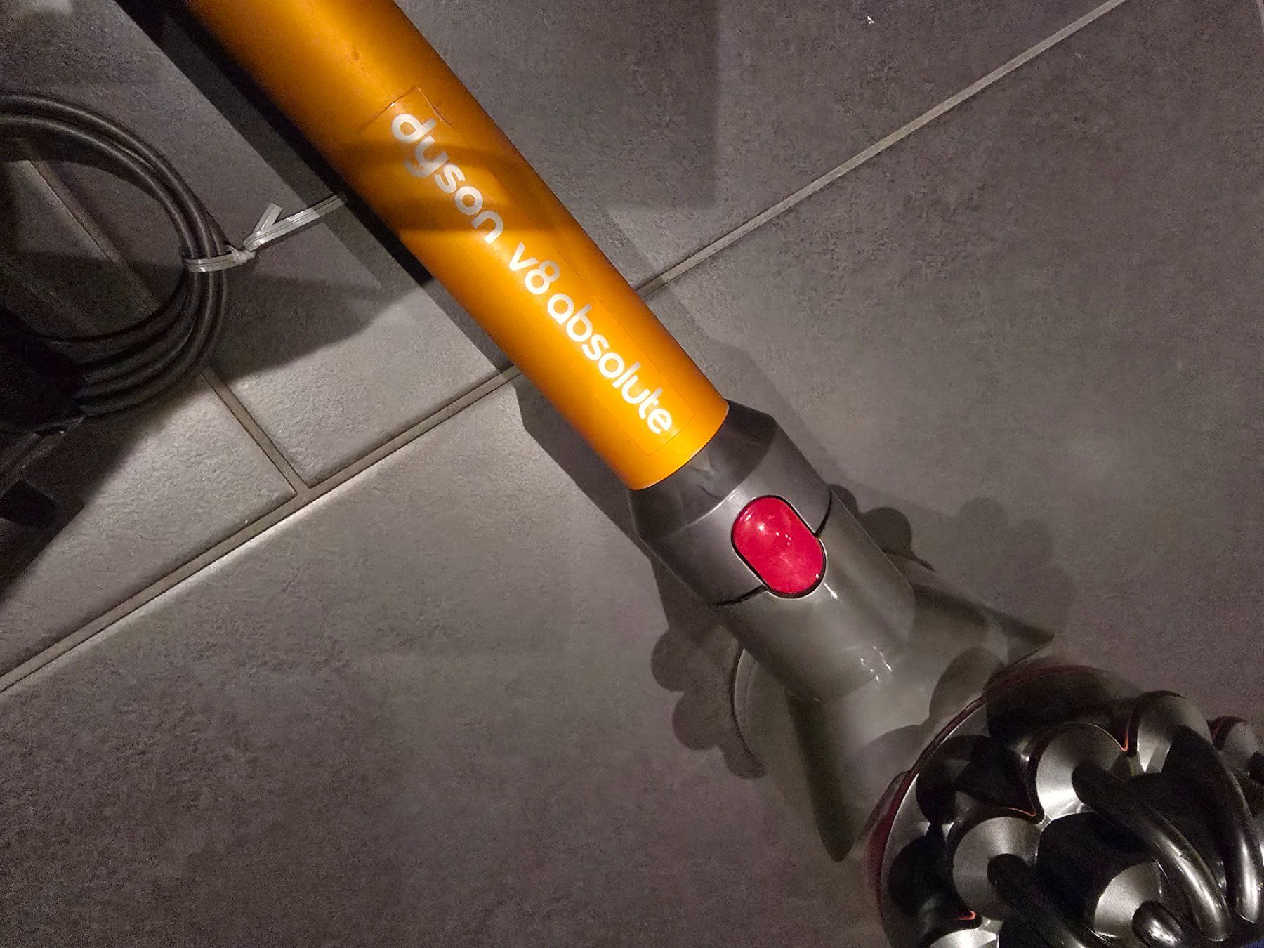 Dyson Aspirateurs & Accessoires: Dyson V8 Absolute Staubsauger – D'occasion à Arni BE par bomba15 4