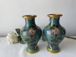 2 Cloisonné Vasen Blumenmuster blau/grün guter Zustand