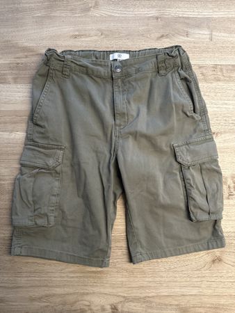 Short cargo River Island kaki, taille 16 ans, neuf.