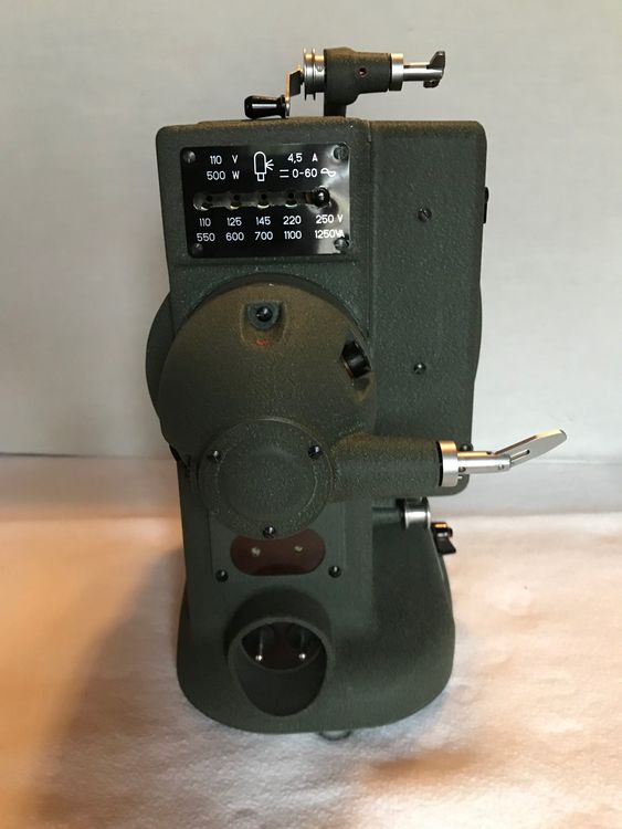 Projecteur de film 8 mm (AP-00-2192) - Collection - Catalogue