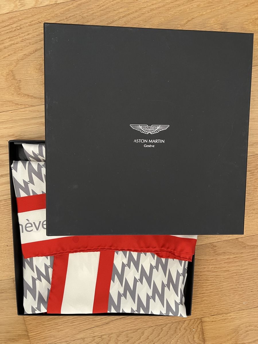 Foulards, Tücher & Schals: Carré soie Aston Martin Genève  – Neu und originalverpackt aus Territet von miryamv 4