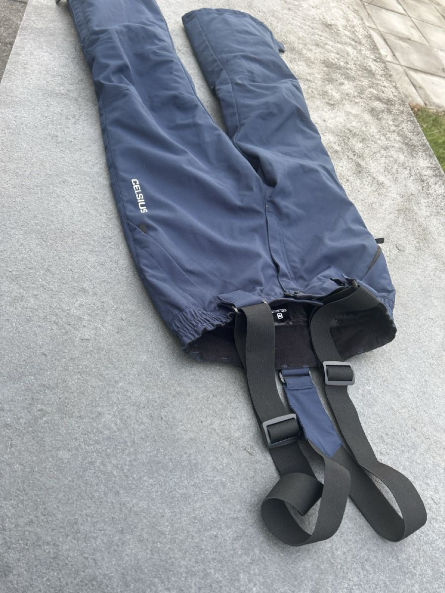 Pantaloni: Top Celsius Skihose, Grösse 140 dunkelblau, Winterspass – Usato da Arisdorf venduto da Checkmaster 2