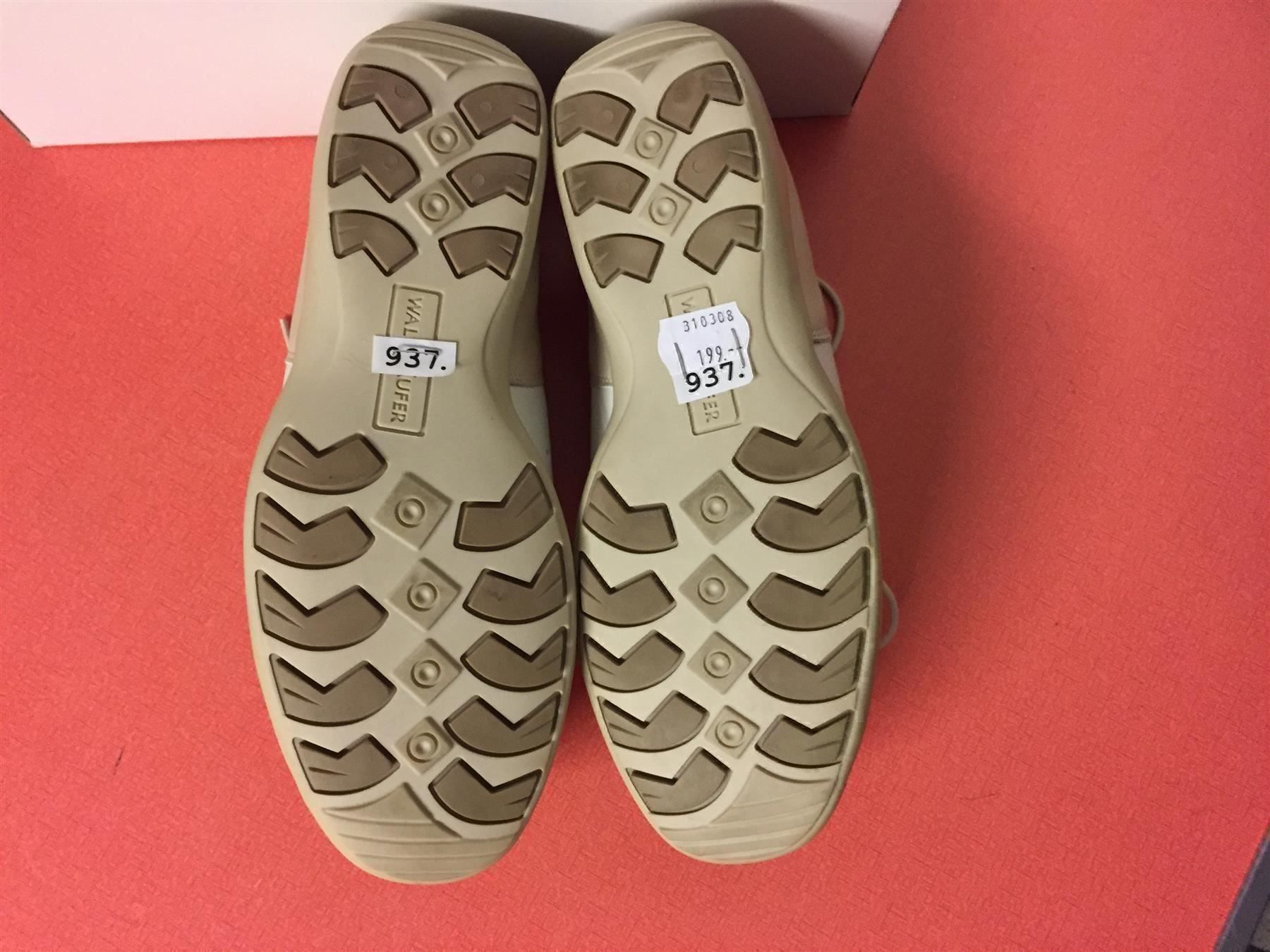 Scarpe da donna: Neuwertige Damenschuhe Waldläufer Gr.36. – Nuovo e nell'imballaggio originale da Lanzenhäusern venduto da vic63 5