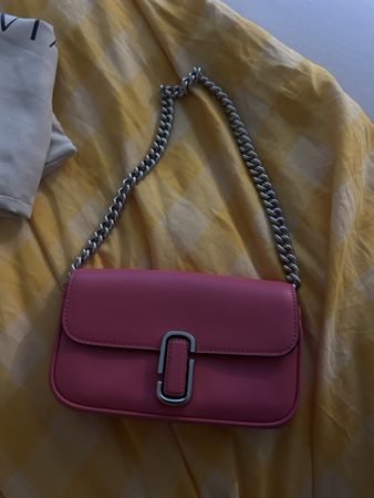 Pinke  Marc Jacobs Tasche mit Kettengurt 