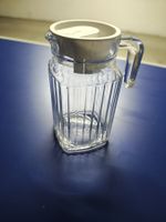 8 kleine Glas - Karaffen