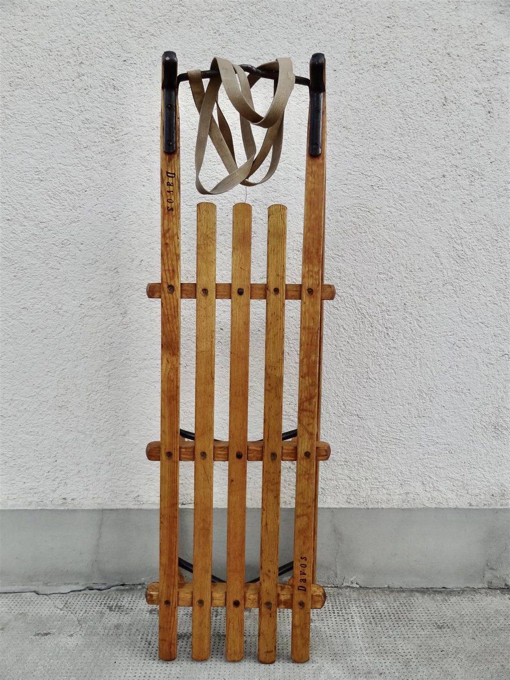 Davos Schlitteln: solider DAVOSER Schlitten Holzschlitten DAVOS 114 cm – Gebraucht aus Kerzers von wisaundso