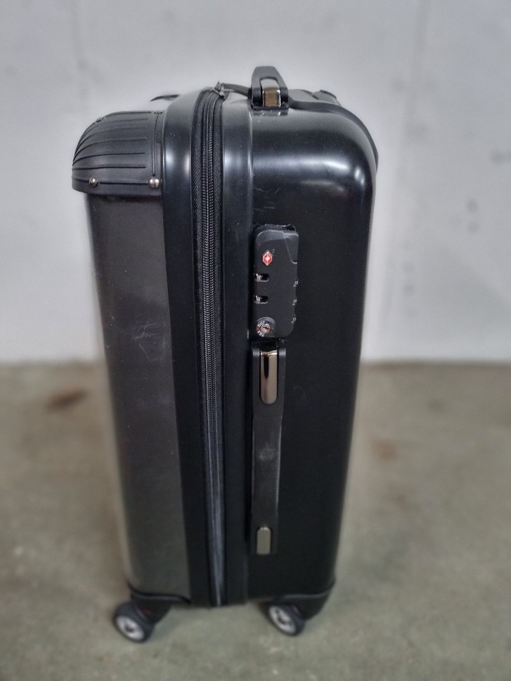 Valigie & Borse: Neuwertiger Trolley/Koffer, Hartschale, Schwarz – Nuovo (secondo la descrizione) da Nottwil venduto da Janny77 2