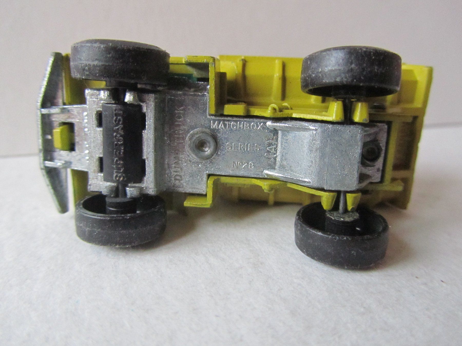 Matchbox Modellini d'auto: Mack Dump Truck, Matchbox Superfast, Nr. 28A – Usato da Weiningen ZH venduto da dietsch57 5