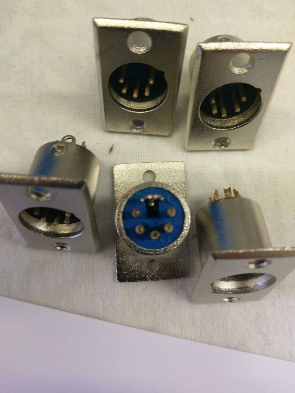 Cavi: 5Pol XLR Einbaustecker (*67) – Nuovo (secondo la descrizione) da Däniken SO venduto da Profog1 1