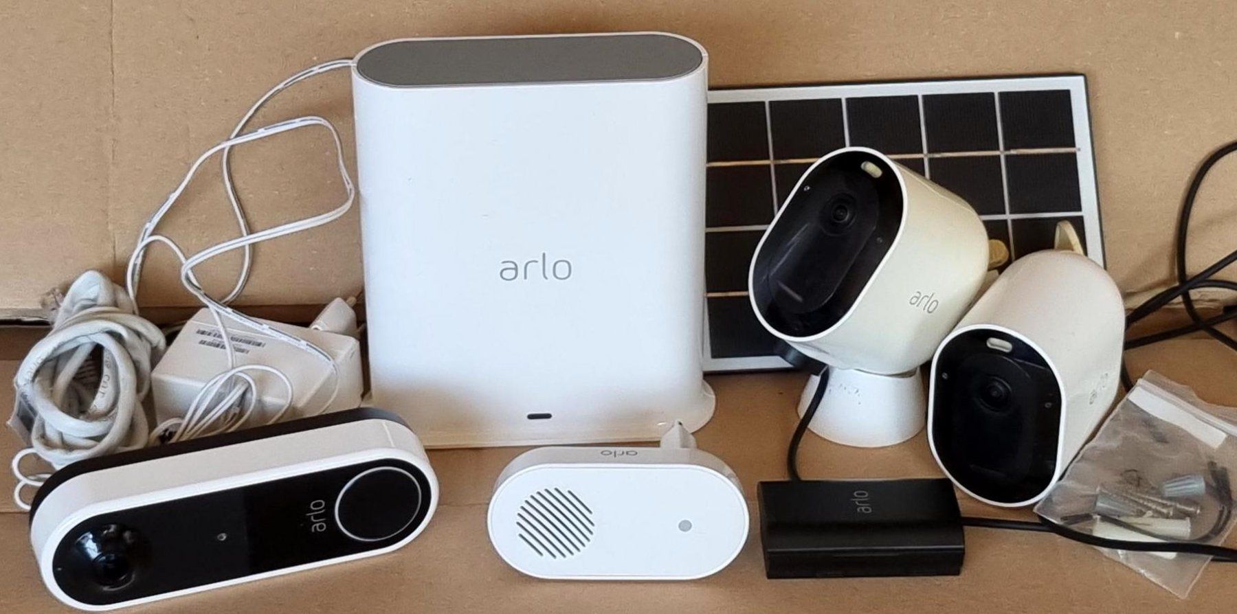 Arlo Camcorder: Arlo Pro 3 Alarmsystem / Système d'alarme WiFi – Gebraucht aus Collonges von arashee 1