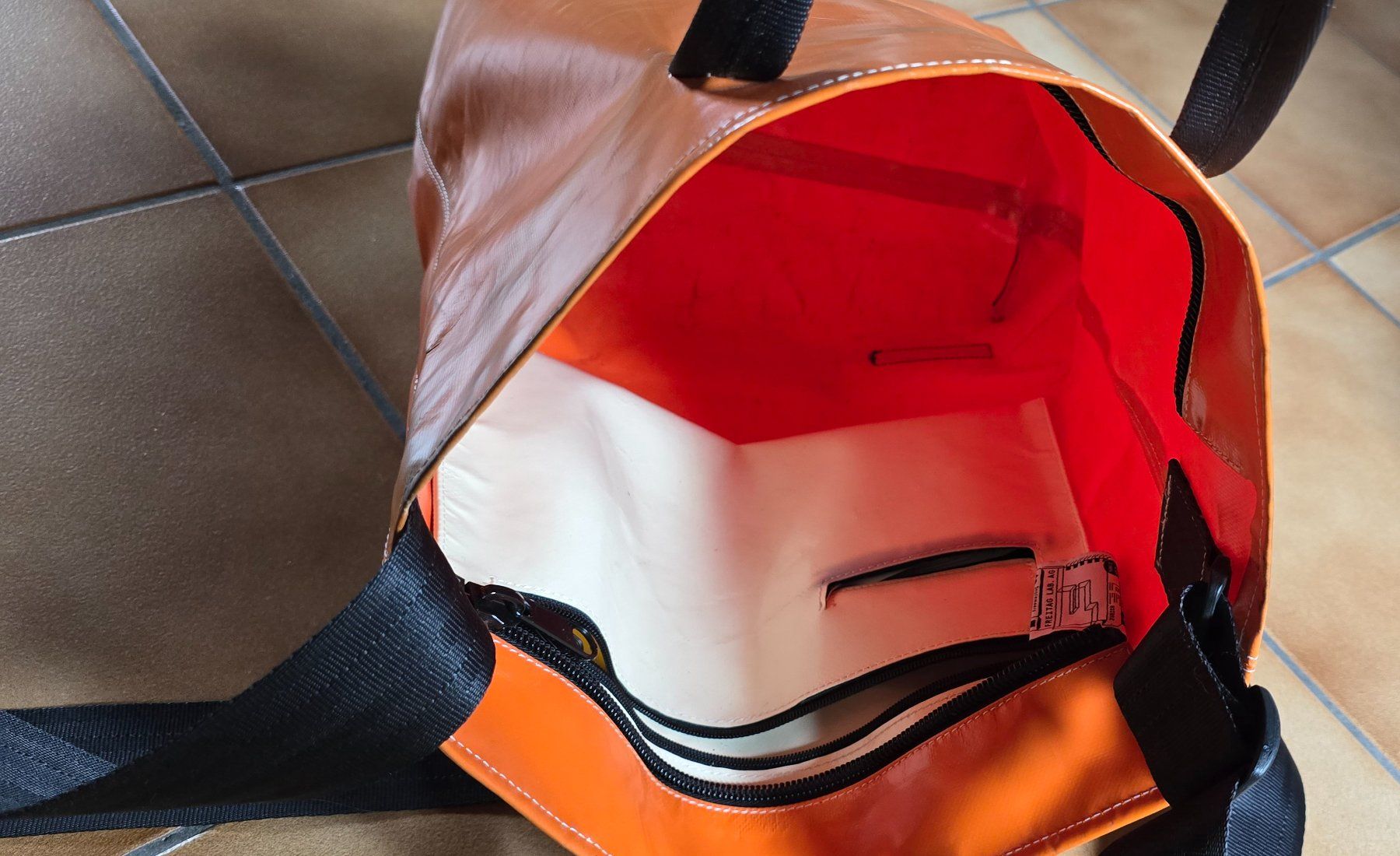 Freitag Borse: Sac FREITAG Shopper Leland orange – Usato da Clarens venduto da ato_d8ph 2