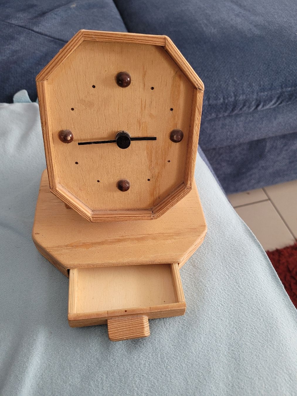 Uhren: Holzuhr mit Schublade, Vintage Look, selten – Gebraucht aus Uster von Scholli