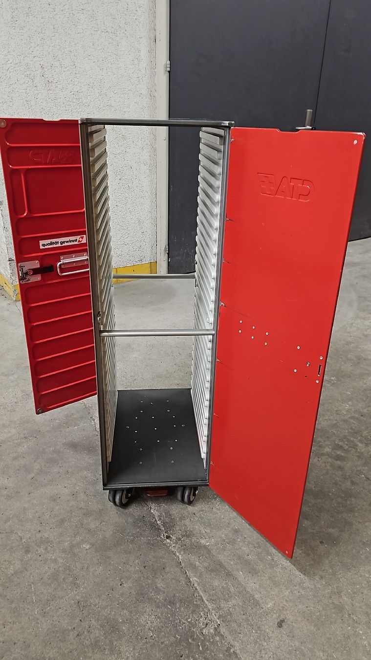 Altro in Aeronautica: Flugzeugtrolley der ehemaligen Fluggesellschaft CTA – Usato da Glattfelden venduto da hbct 4