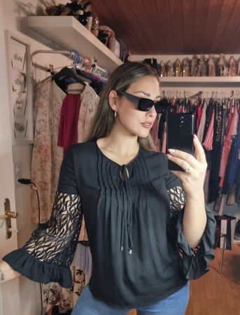 Schwarze Bluse mit Spitzeärmel, Grösse 38/40, Top Zustand