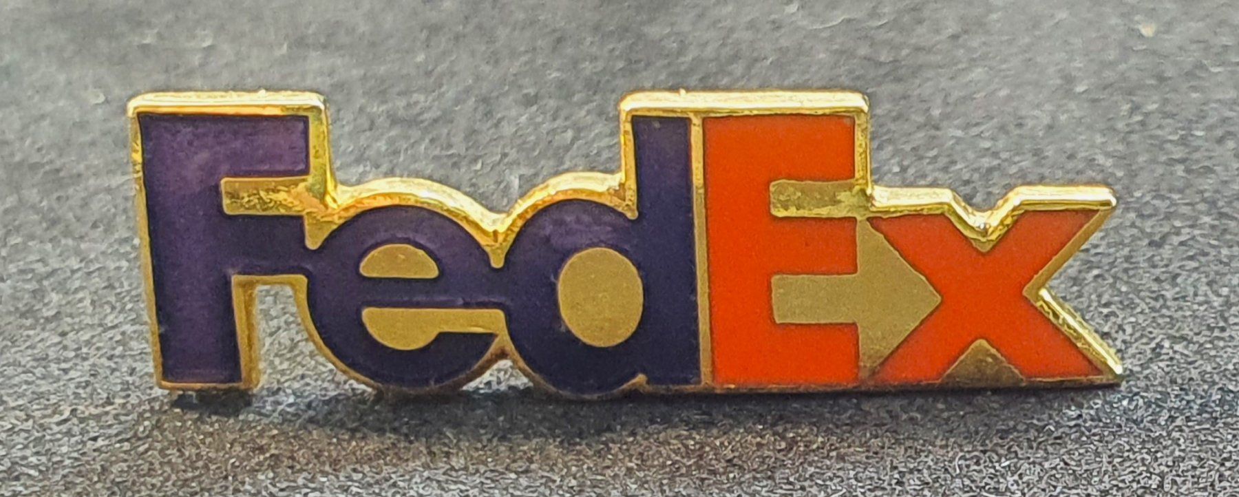 Plaketten & Abzeichen: U267 - Pin FedEx Versand Firma – Gebraucht aus Reinach BL von Boston-Verkauf 1
