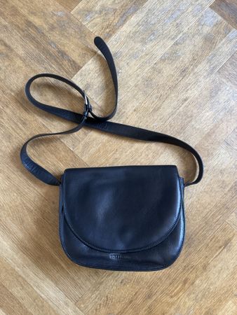 Umhängetasche Lost & Found Leder schwarz guter Zustand