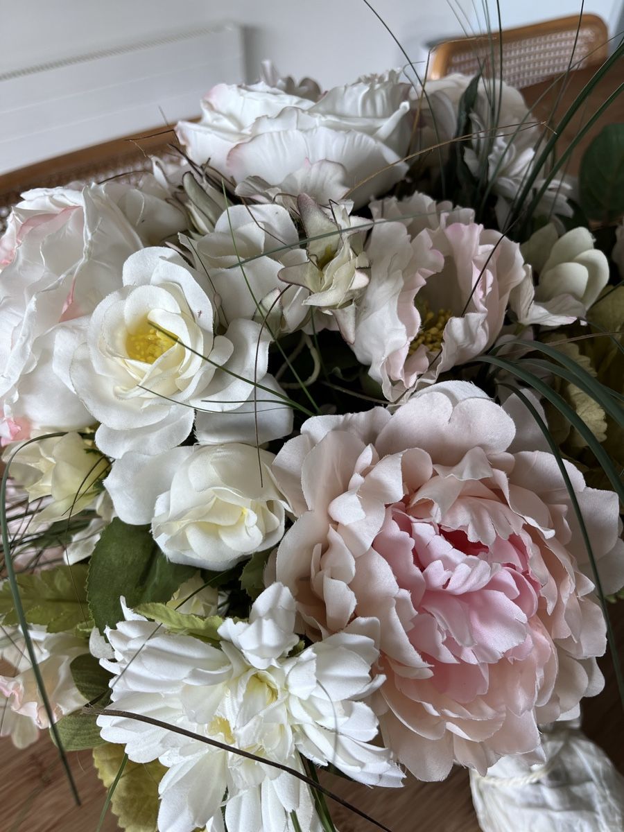 Tutte le decorazioni: Wunderschöne antike Vase mit edlem Seidenblumenstrauss – Usato da Kriens venduto da Bangkapi 5