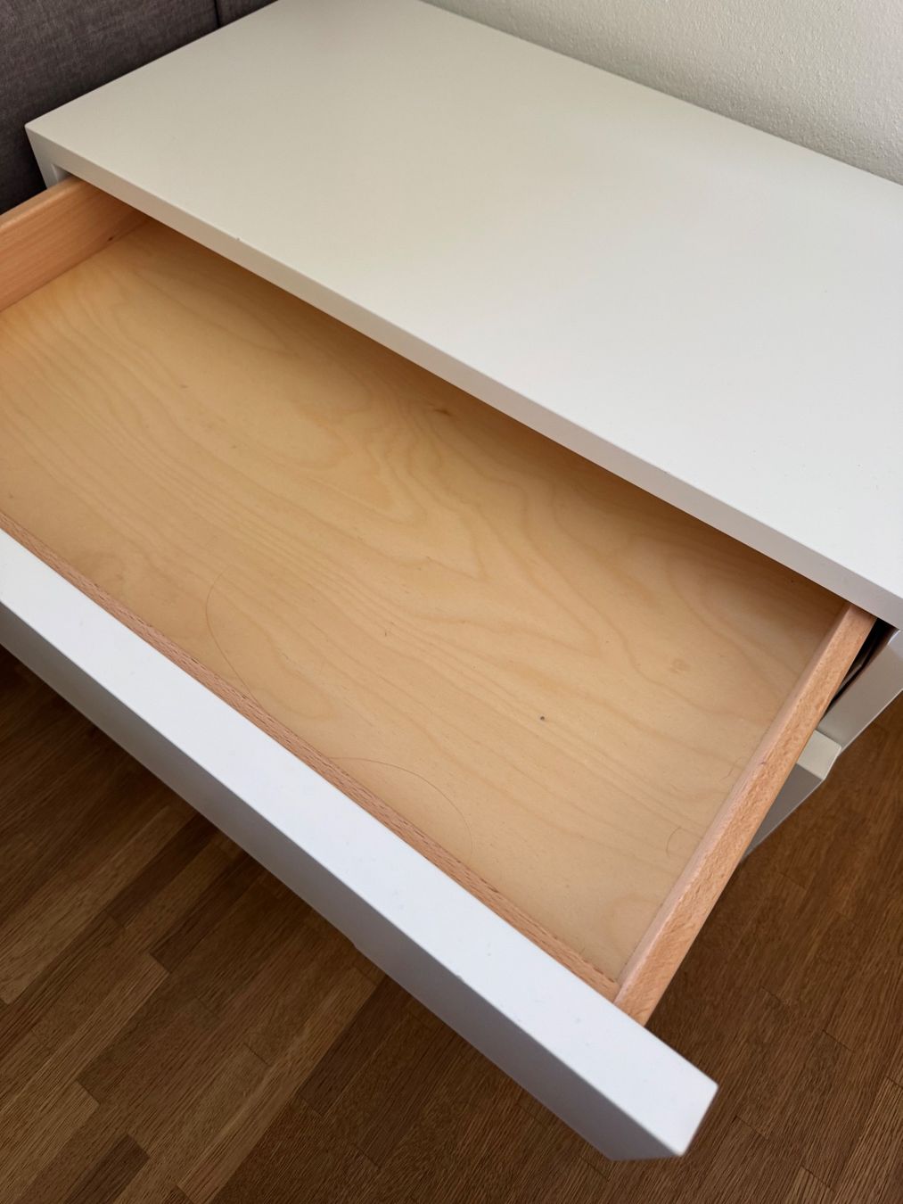 Tables de nuit: Nachttisch mit zwei Schubladen – D'occasion à Zürich par Saskia125 3