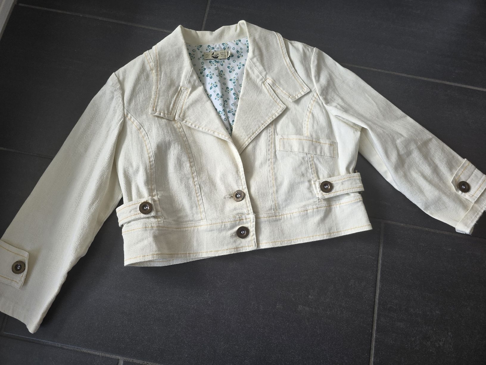 Jacken: Kurzjacke Damen beige Grösse M-L – Gebraucht aus Unterentfelden von Panda-87 5