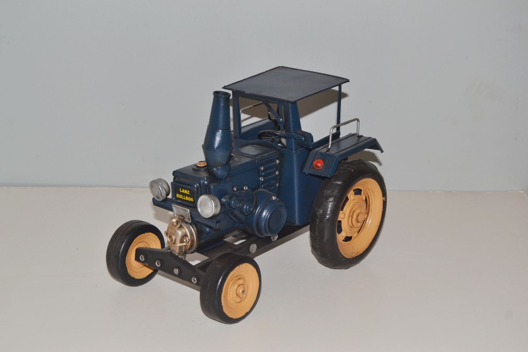 Modellbausätze & Standmodelle: Blechminiatur - LANZ BULLDOG ACKERSCHLEP – Neu und originalverpackt aus Rupperswil von big-one-sale 2