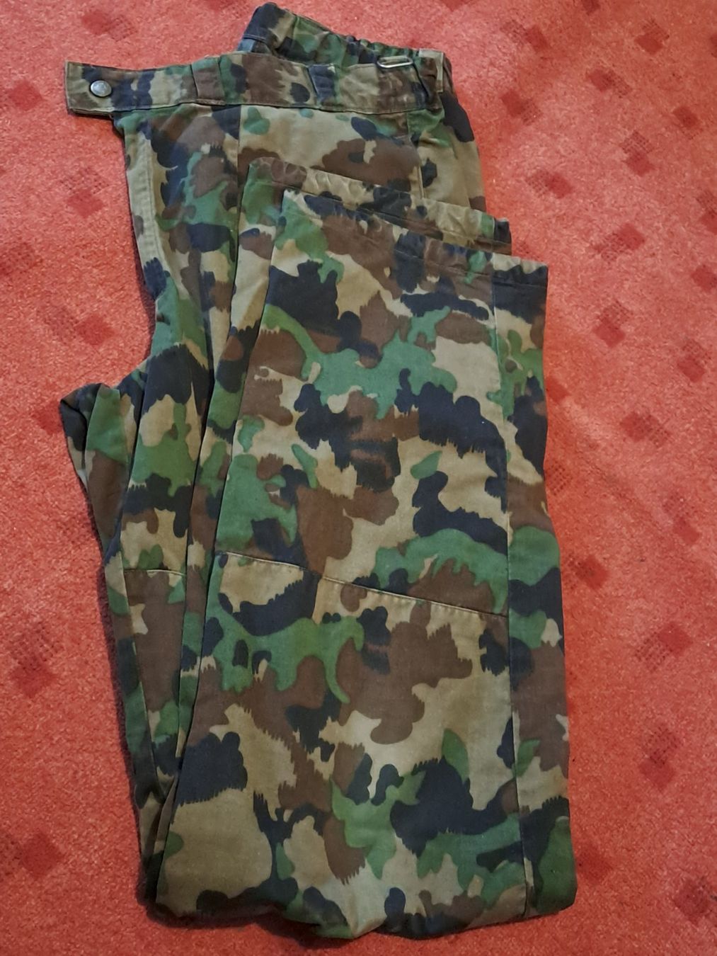 Schweizer Armee Uniformi: Tarnhose 90 , Grösse 44  / 88 – Usato da St.Gallen venduto da Infanteriewerk 1