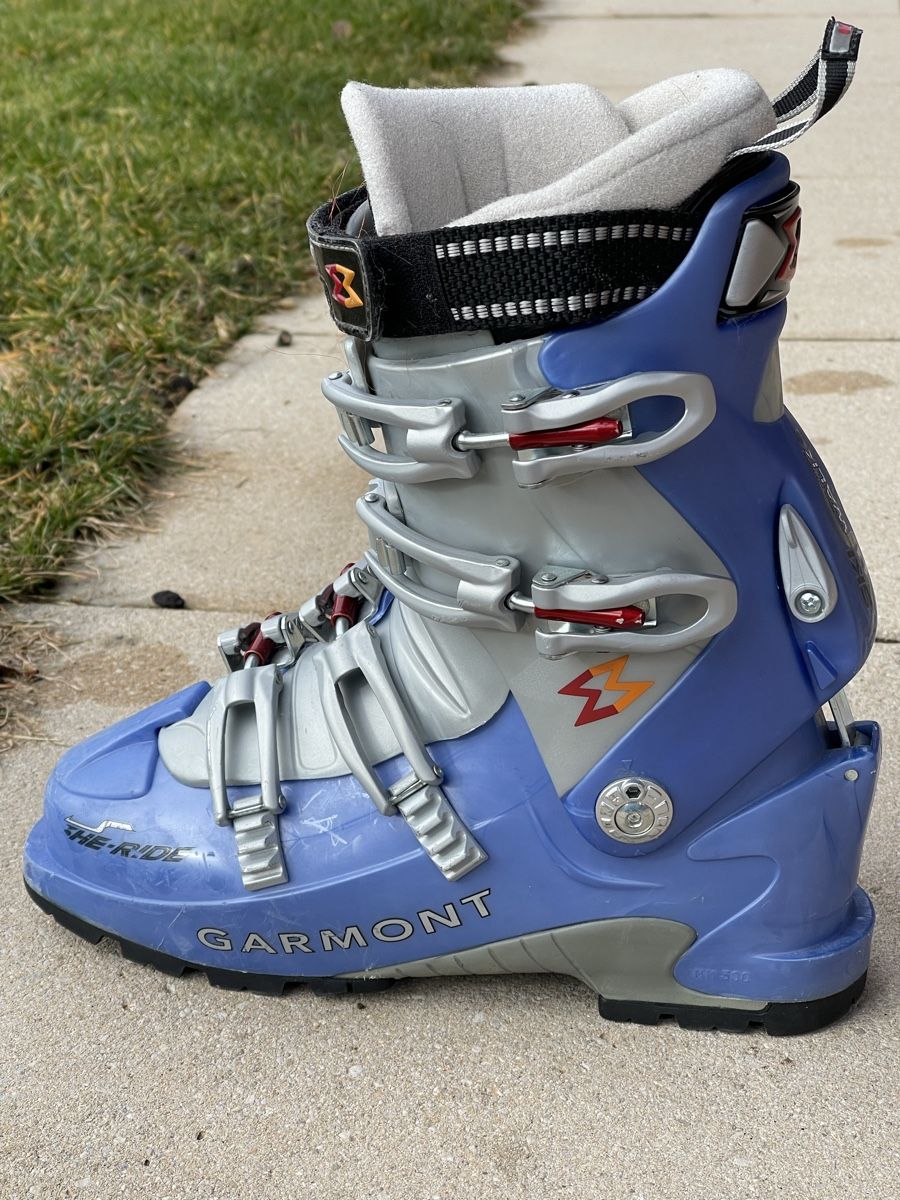 Garmont Herrenschuhe: Chaussure de ski de rando Garmont T26.5 – Gebraucht aus Vuarmarens von Stfhf 1