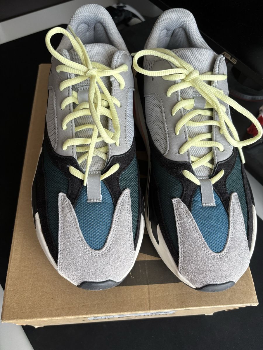 Adidas Herrenschuhe: adidas yeezy boost 700 wave runners, US 12 – Gebraucht aus Langnau am Albis von CollectingCoRe 1
